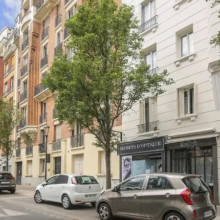 553 Deesse - Proche De Paris *