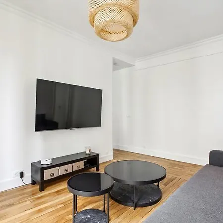 553 Deesse - Proche De Paris